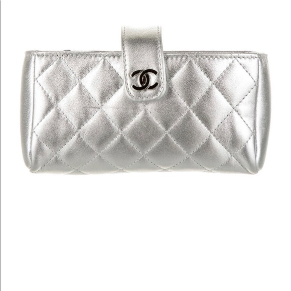 Chanel authentic o phone holder - Picture 3 of 9